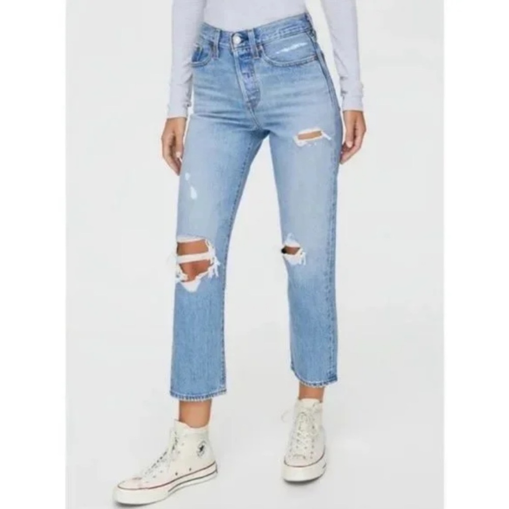 LEVI’S Light Wash Wedgie Straight Distressed Button Fly Jeans US 26
